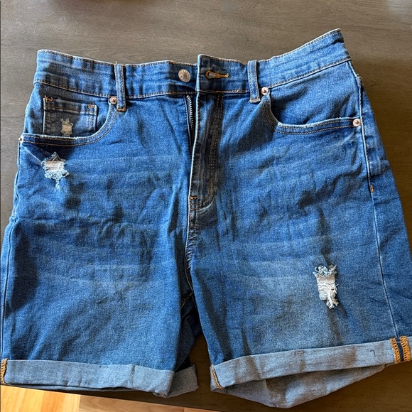 Stylish Blue Jean Shorts - Picture 1 of 4
